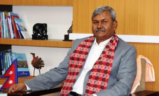 किन जोगाउंदै कैलाश खड्कालाई ? ‘विज्ञ’लाई विज्ञ नियुक्त गरेको हो के अपराध भयो : श्रम मन्त्री