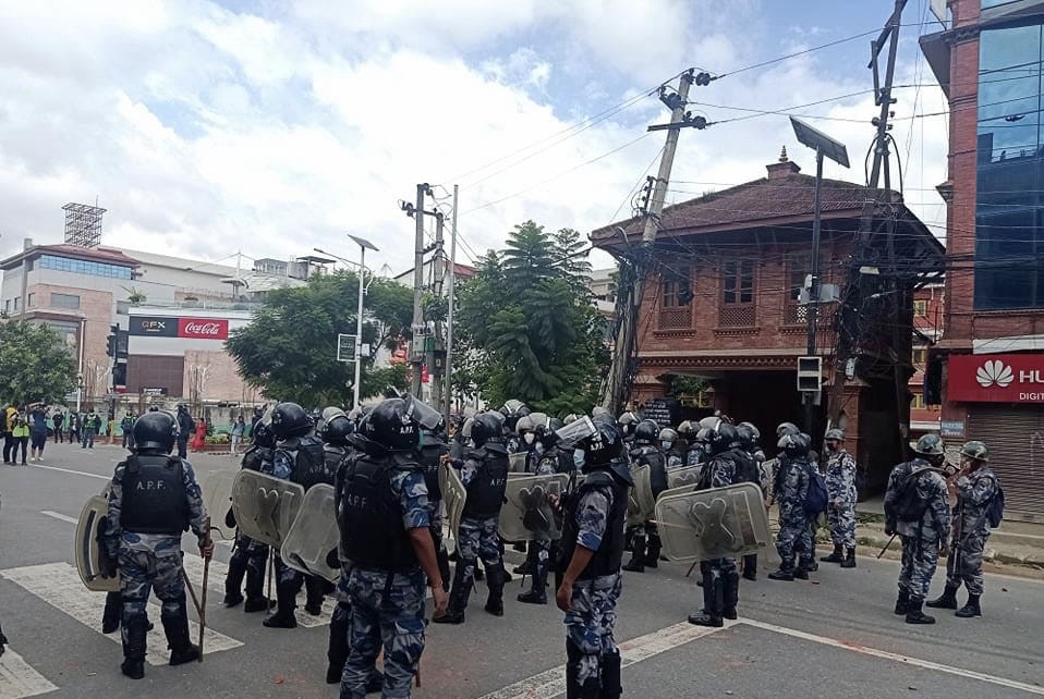 पुल्चोक झडप नियन्त्रणमा खटिएका १८ प्रहरीमा कोरोना संक्रमण पुष्टि