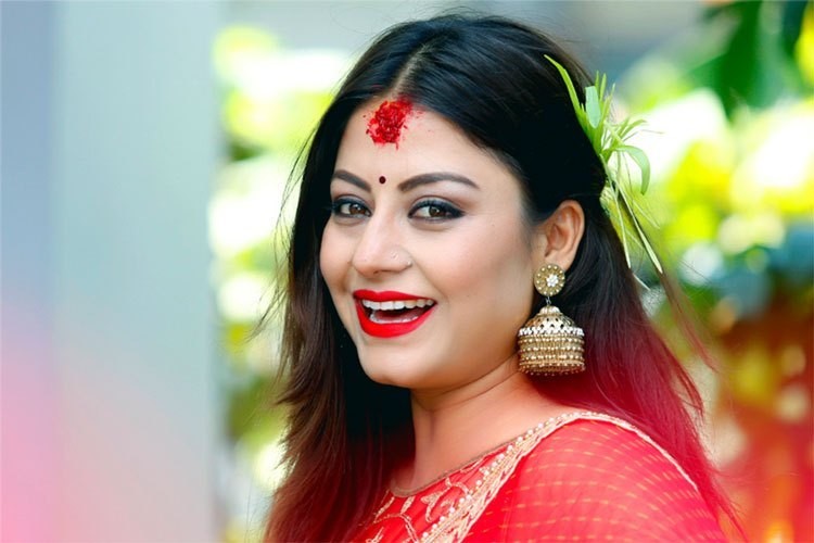 श्वेता खड्का आमा बन्दै