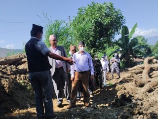 फलेबासको पहिरो क्षेत्रमा भूर्गबिदको टोली सहित पुगे राष्ट्रिय सभाध्यक्ष र मन्त्री, बिज्ञको प्रतिबेदनका आधारमा सरकारबाट हुने सबै सहयोग हुने