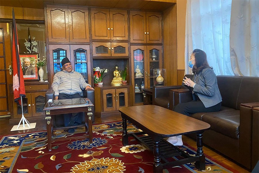 प्रचण्डले भेटे चिनियाँ राजदूतलाई