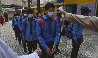 पाकिस्तानका शैक्षिक संस्थाहरू कोरोनाका कारण फेरि बन्द, सबै परीक्षा स्थगित