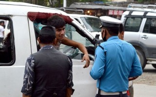 ट्राफिक नियम बेवास्ता गरे यसरी कक्षामा बस्नुपर्ने