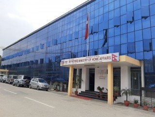 अनियमितता आरोपमा नेपाल प्रहरीका एसपीद्वय र इन्स्पेक्टर निलम्बित