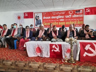 पर्वतमा नेकपा  भेला: माधव नेपाल दोस्रो अध्यक्ष हुन प्रचण्डको बुई चढेः मुख्यमन्त्री गुरुङ