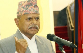 प्रधानमन्त्रीले संविधान उल्लंघन गर्दा राष्ट्रपति नै साक्षी बसेर दलीय स्वार्थमा लागिन् : पूर्वराष्ट्रपति यादव