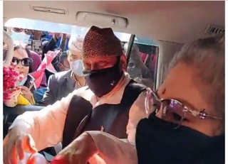 पूर्वराजा शाहलाई त्रिभुवन विमानस्थलमा भव्य स्वागत