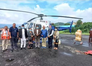 हेलीकप्टरमा मुख्यमन्त्री चुमनुब्री पुगे पनि खोप पुगेन
