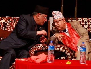माधव नेपाल र प्रचण्डबीच भेटवार्ता
