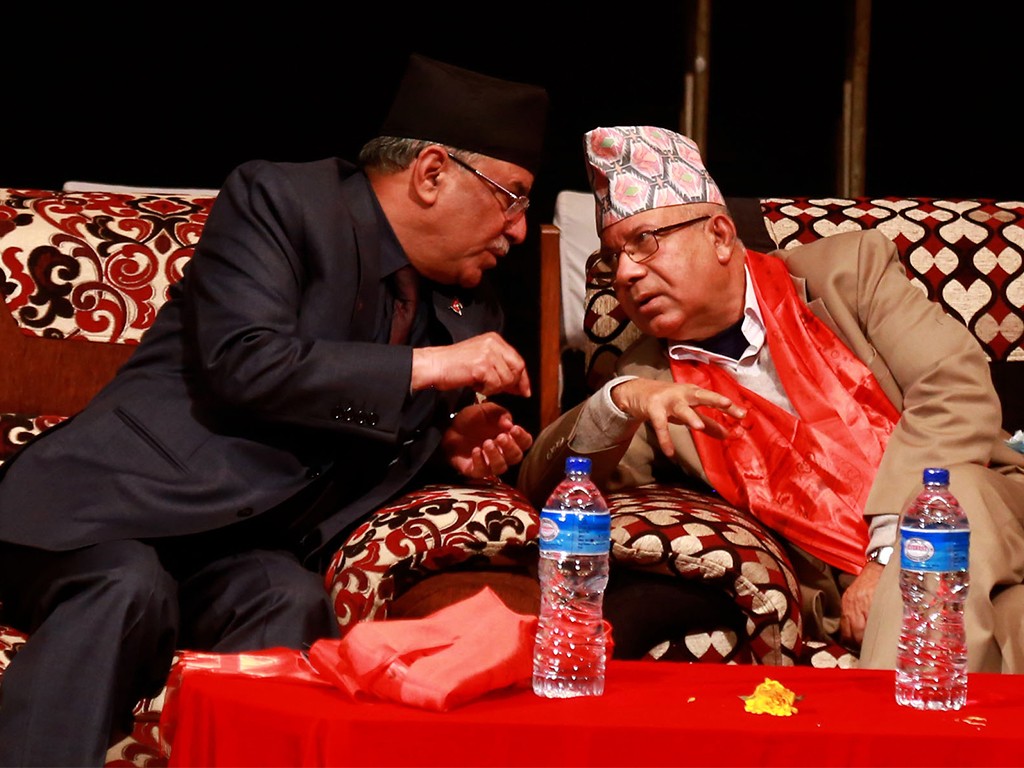 माधव नेपाल र प्रचण्डबीच भेटवार्ता