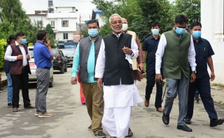 लोकतान्त्रिक समाजवादी पार्टी सनाखतका लागि नेताहरू निर्वाचन आयोगमा