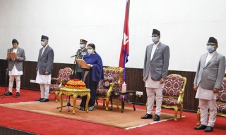 परराष्ट्र मन्त्री खड्काको शपथ बदर गर्न माग गर्दै सर्वोच्चमा रिट