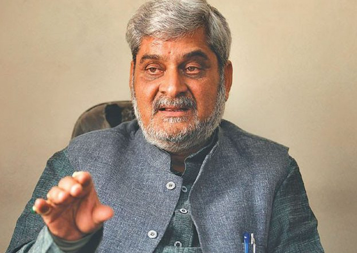 गठबन्धनका उम्मेदवार विनोद चौधरीसँँग चुनाव लड्दै हृदयेश त्रिपाठी