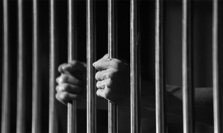हिरासतमा रहेका श्रीमान् भेट्न लागुऔषध लिएर गएपछि…