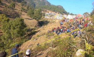 बैतडीमा शिक्षक मृत फेला परेपछि आफन्त र विद्यार्थी आन्दोलित, हत्या भएको आंशका