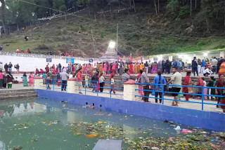मातातीर्थ कुण्डमा भक्तजनको घुइँचो