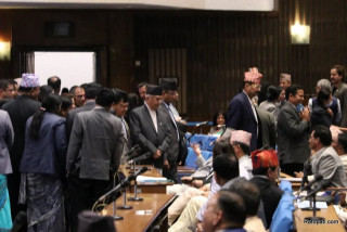 प्रधानमन्त्रीले माफी नमागेसम्म संसद चल्न नदिने एमाले रणनीति