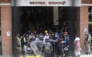 उपप्राध्यापक प्रेम चलाउने प्रहरी नियन्त्रणमा