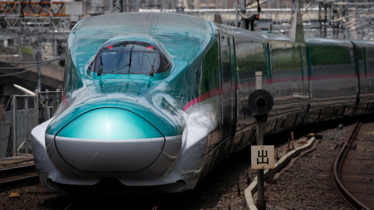 Japan-Shinkansen-trains-bloomberg-61687751824.jpg