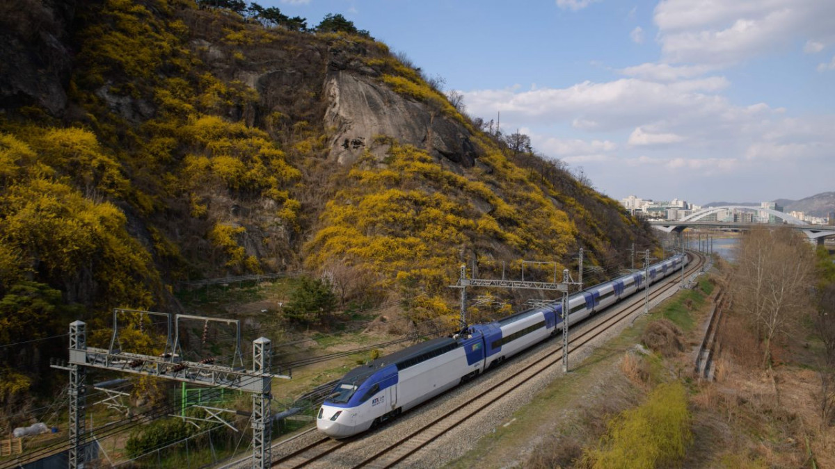 South -Korea-KTX-afp-91687751828 (1).jpg