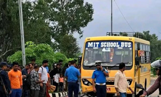 जनकपुरमा कलेज बसको ठक्करबाट एक जनाको मृत्यु