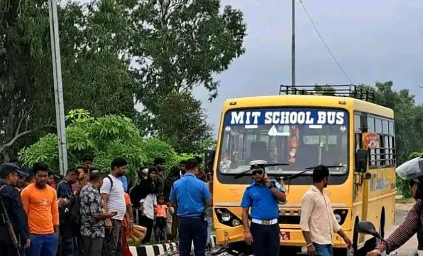 जनकपुरमा कलेज बसको ठक्करबाट एक जनाको मृत्यु