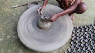 दीपावलीका लागि पाला बनाउँदै कुमाल समुदाय 