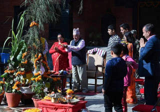 राष्ट्रपति पौडेलले गरे तुलसीको विशेष पूजा अर्चना