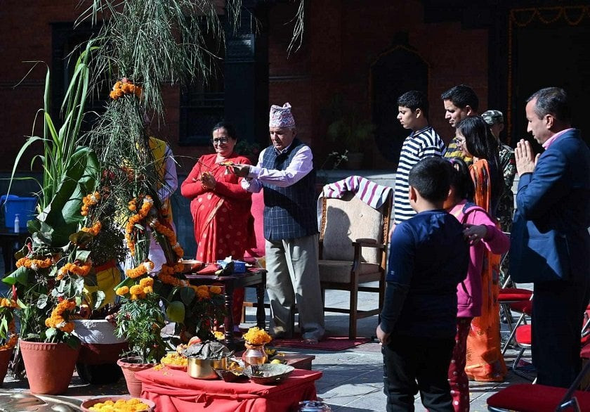 राष्ट्रपति पौडेलले गरे तुलसीको विशेष पूजा अर्चना