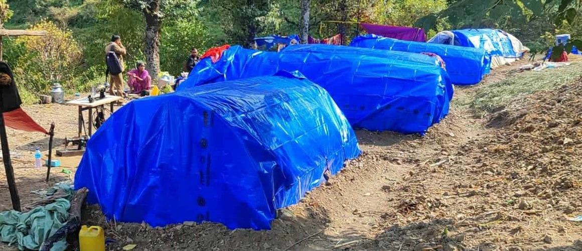 भूकम्प पीडितको त्रिपालको टहरामा आगलागी, धनमाल जलेर नष्ट