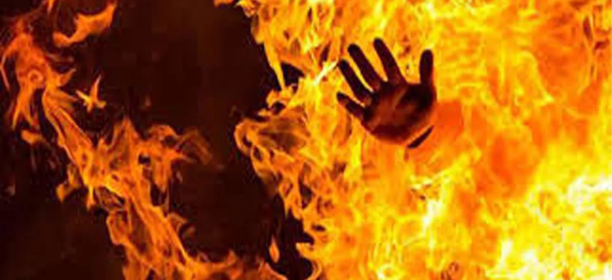 बालाजुमा एक महिलाले लगाइन् आफ्नै शरीरमा पट्रोल छर्केर आगो