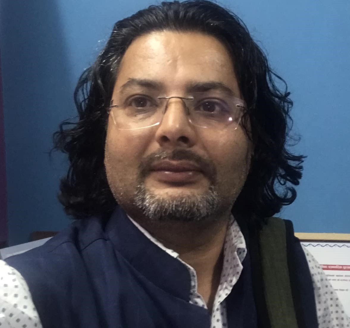 प्रचण्ड सरकार : भीरबाट लड्न आँटेको गोरु