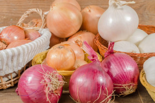 चैतीस टन प्याज चोरी पैठारी गर्नेविरुद्ध मुद्दा दायर