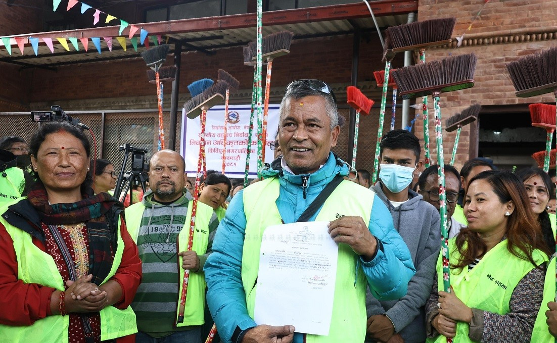 कीर्तिपुरको मेयरमा सरसफाइ अभियन्ता महर्जनले दिए स्वतन्त्र उम्मेदवारी