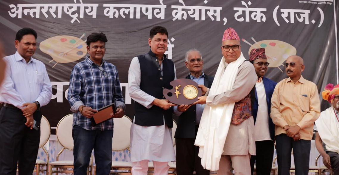 अन्तर्राष्ट्रिय कलारत्नबाट चित्रकार अजय देशार सम्मानित