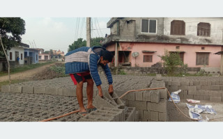 इन्जिनियरिङ अध्ययन गरेर ब्लक उद्योगमा स्थापित