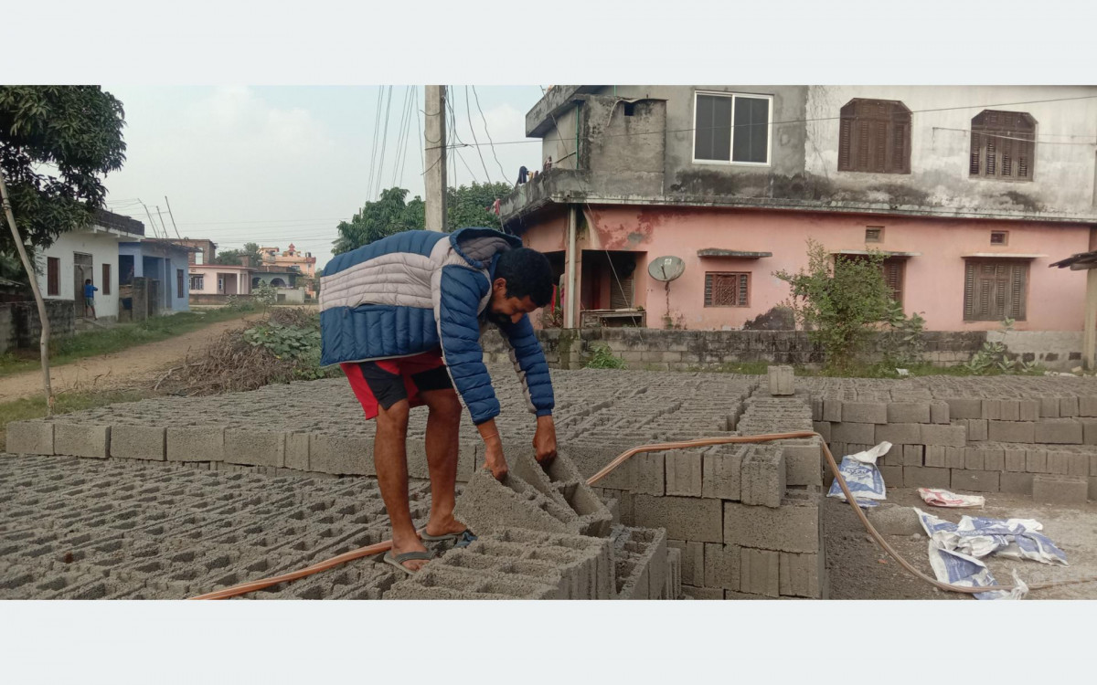 इन्जिनियरिङ अध्ययन गरेर ब्लक उद्योगमा स्थापित