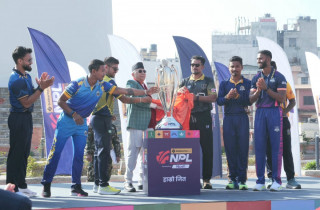 प्रधानमन्त्रीले गरे एनपीएलको ट्रफी अनावरण