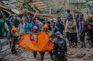 इन्डोनेसियामा पहिरोमा परेर मर्नेको संख्या २७ पुग्यो