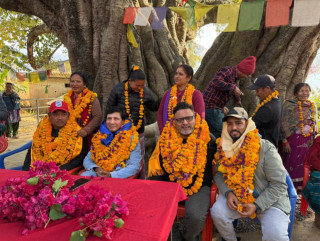 ‘छक्का पञ्जा ५’ निर्माण टिमले दाप्चाका स्थानीय गर्‍यो सहयोग