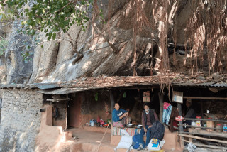 उनन्तीस वर्षदेखि ओडारमा व्यापार