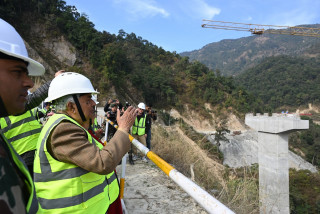 काठमाडौँ–तराई मधेस द्रुतमार्ग निरीक्षणमा पुगे राष्ट्रपति
