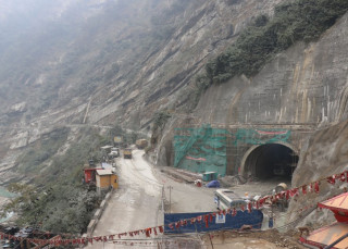 सिद्धबाबा सुरुङमार्ग मुख्य ‘टनेल’को ‘ब्रेक थ्रू’ हुँदै