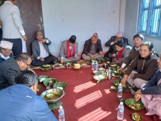 शहीद परिवारको घरमा पुगे प्रचण्ड