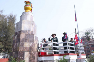 प्रधानमन्त्रीबाट सहिद स्मारक र सहिदगेटमा पुष्पहार अर्पण