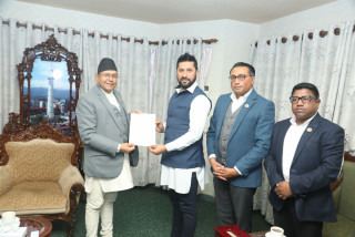 ध्यानाकर्षण पत्र बुझाउनुहुँदै रास्वपा सभापति लामिछाने