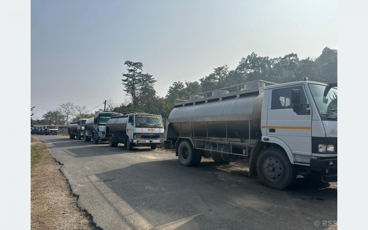 ‘मिल्क होलिडे’ हुनबाट रोक्दै चितवनका दुग्ध उद्योग