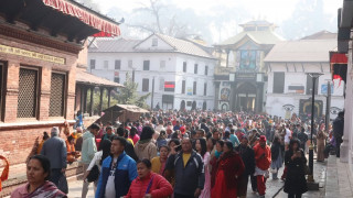 पशुपतिनाथ मन्दिरमा भक्तजन