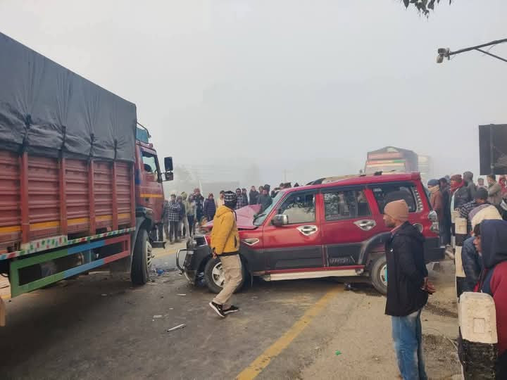 स्कारपिओ र मालबाहक ट्रक ठोक्किदा पाँचजना घाइते