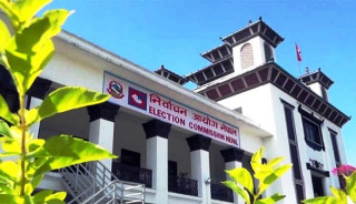 आयोगको निर्णय कुर्दै निर्वाचन अधिकृत